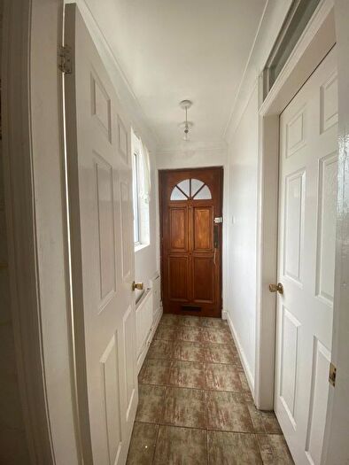 2 Bedroom Flat To Rent In Hampton Road West, Hanworth, Feltham, TW13