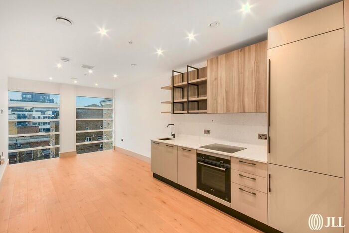 2 Bedroom Flat To Rent In Clapham Road, London, SW9