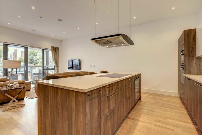 3 Bedroom Apartment To Rent In Finchley Road, London, NW11