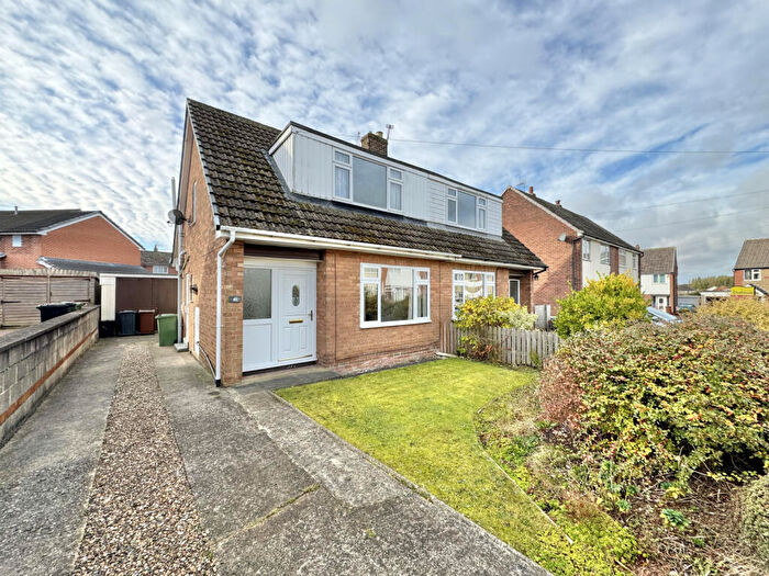 2 Bedroom Semi-Detached House For Sale In Lyndon Avenue, Garforth, LS25