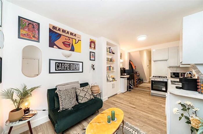 1 Bedroom Flat For Sale In Staplehurst Road, Hither Green, SE13