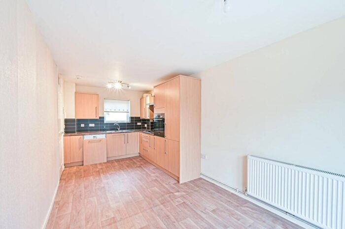 3 Bedroom Semi-Detached House To Rent In Millson Close, Whetstone, London, N20