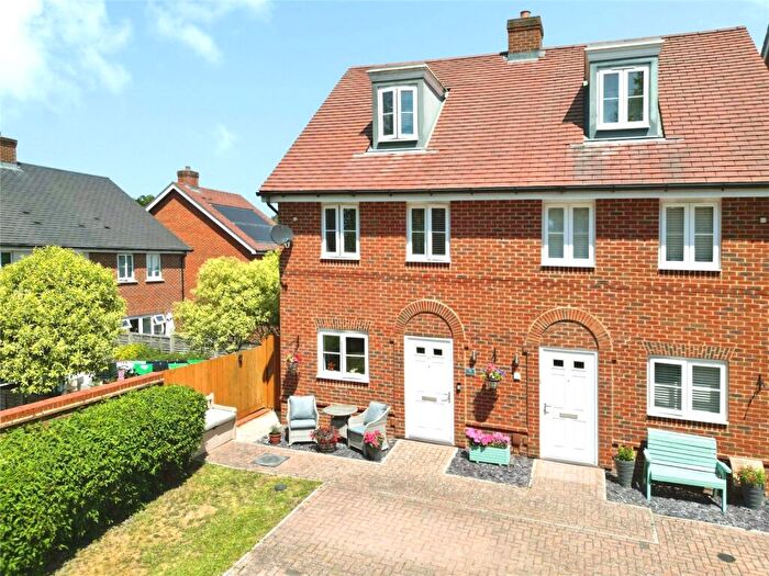 3 Bedroom Semi-Detached House For Sale In Dashers Close, Crowthorne, Berkshire, RG45