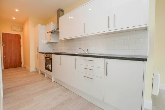 2 Bedroom Flat To Rent In Tolpits Lane, Watford, WD18