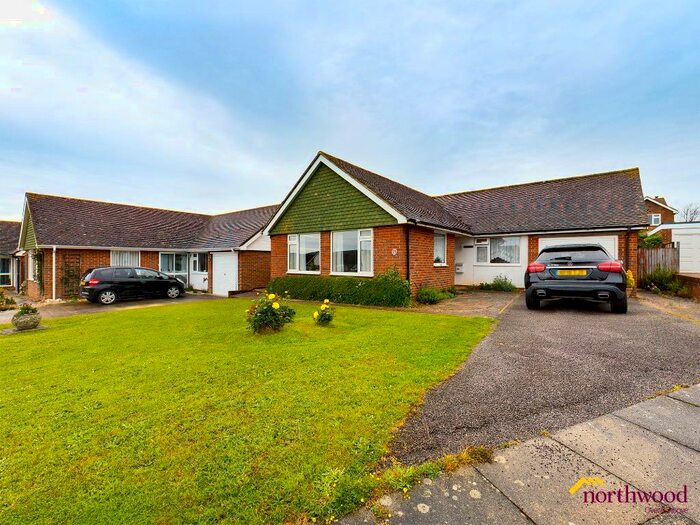 3 Bedroom Bungalow To Rent In Kingston Close, Seaford, BN25