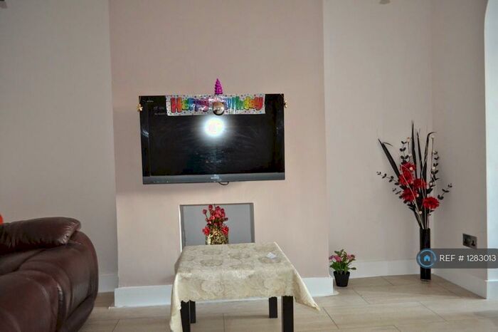 3 Bedroom Terraced House To Rent In Lynwood Gardens, Croydon, CR0