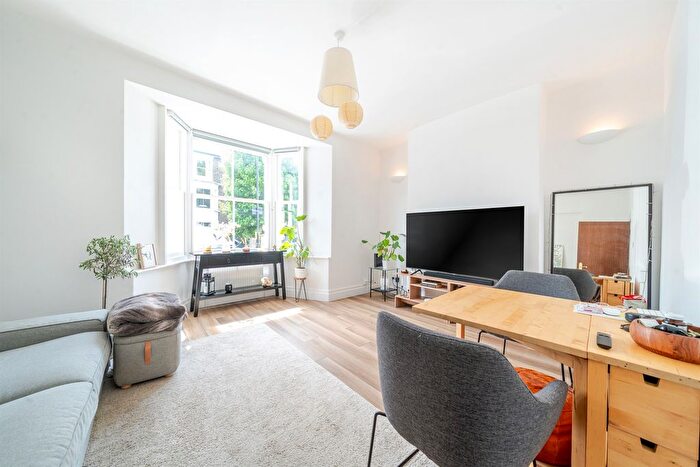 2 Bedroom Flat For Sale In Denmark Road, London, W13