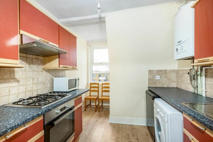 3 Bedroom Flat To Rent In Tooting High Street, London, SW17