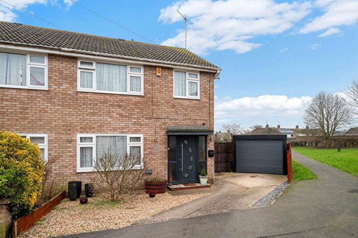 3 Bedroom Semi Detached House For Sale In Selwyn Road, Stamford, PE9