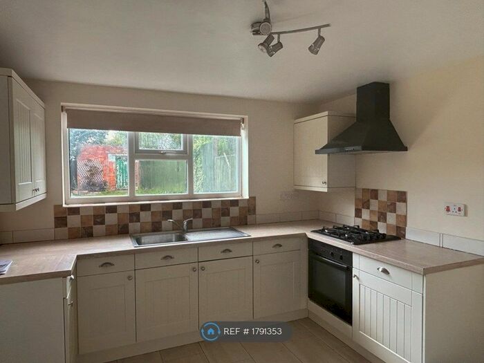 3 Bedroom SemiDetached House To Rent In King Street, West Deeping