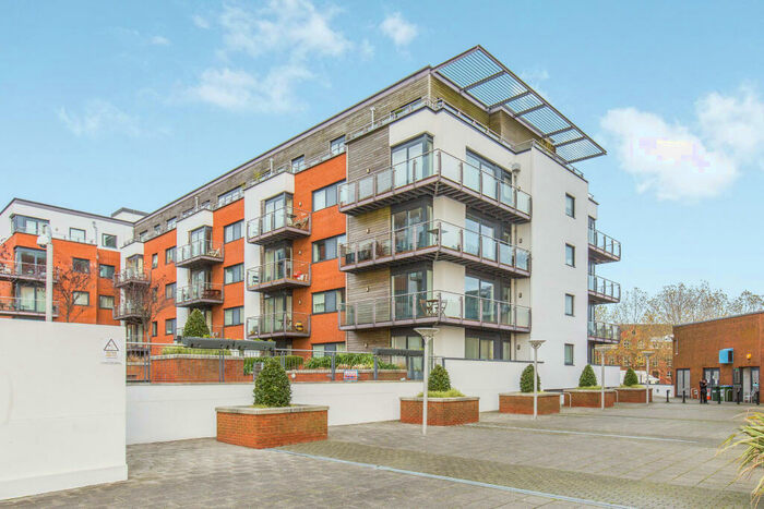 2 Bedroom Apartment To Rent In Mistral, Ocean Village, Southampton, SO14