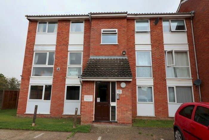2 Bedroom Flat To Rent In Rembrandt Grove, Chelmsford CM1