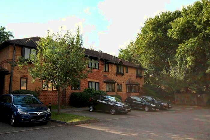 2 Bedroom Apartment To Rent In St Swithins Court, Polehampton Close, Twyford, Berkshire, RG10