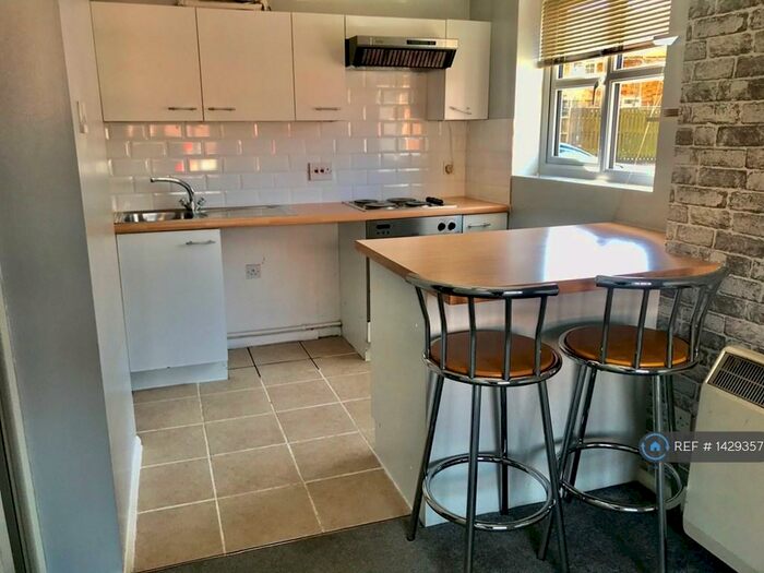 1 Bedroom Flat To Rent In Elgar Drive, Shefford, SG17