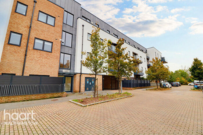2 Bedroom Apartment For Sale In Thornbury Way, Walthamstow, E17