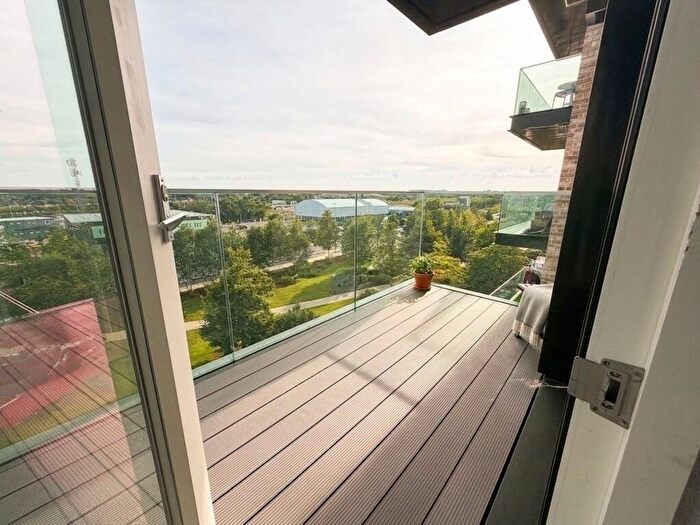 2 Bedroom Flat To Rent In Greenleaf Walk, Southall, UB1