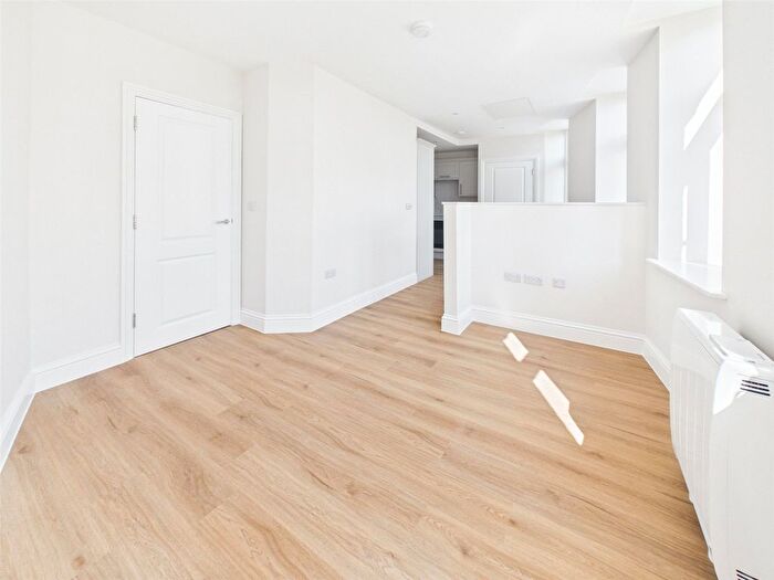 1 Bedroom Flat To Rent In Harley House, London Road, Twickenham, TW1