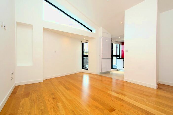 2 Bedroom Flat To Rent In Harmood Grove, London, NW1