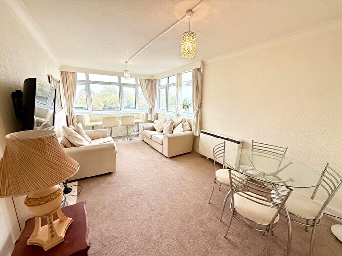 3 Bedroom Apartment To Rent In Wilford Lane, West Bridgford, Nottingham, Nottinghamshire, NG2