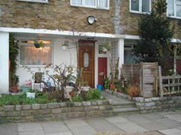 3 Bedroom Flat For Sale In Wyllen Close, London, E1