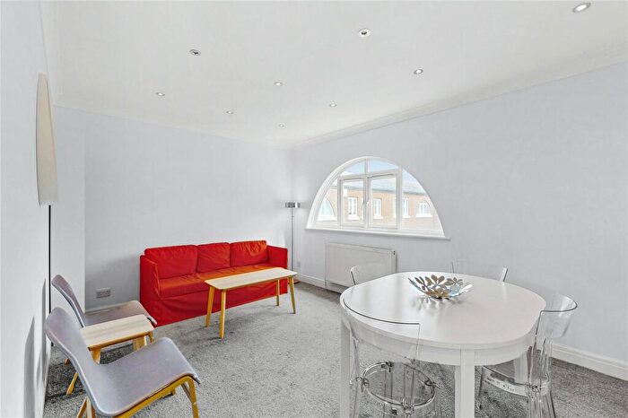 2 Bedroom Flat To Rent In Waterford Court, Daventry Street, NW1