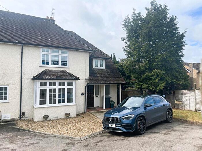 3 Bedroom Semi-Detached House To Rent In London Road, Benham Hill, Thatcham, RG18