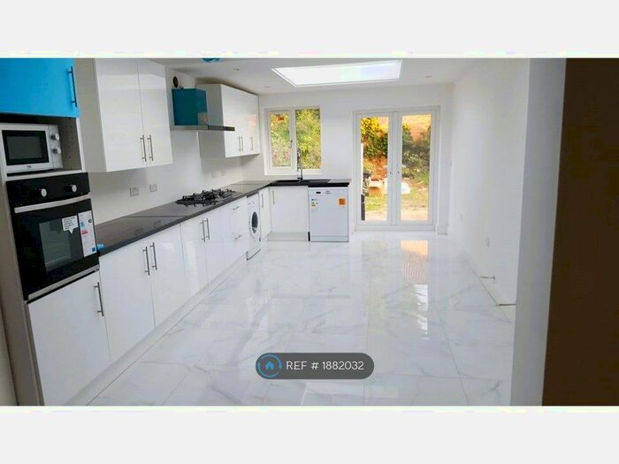 6 Bedroom Semi-Detached House To Rent In Milton Road, Oxford, OX4