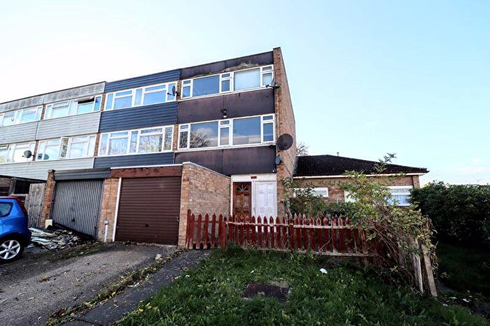 4 Bedroom End Of Terrace House For Sale In Arrow Place, Milton Keynes, MK2