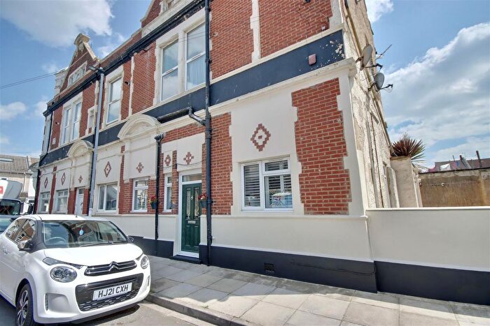 2 Bedroom Flat For Sale In Queens Road, Portsmouth, PO2