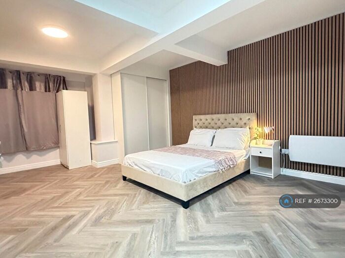 3 Bedroom Flat To Rent In Tuscany House, Manchester, M1