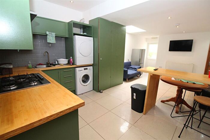 6 Bedroom Property To Rent In Thesiger Street, Cathays, Cardiff, CF24