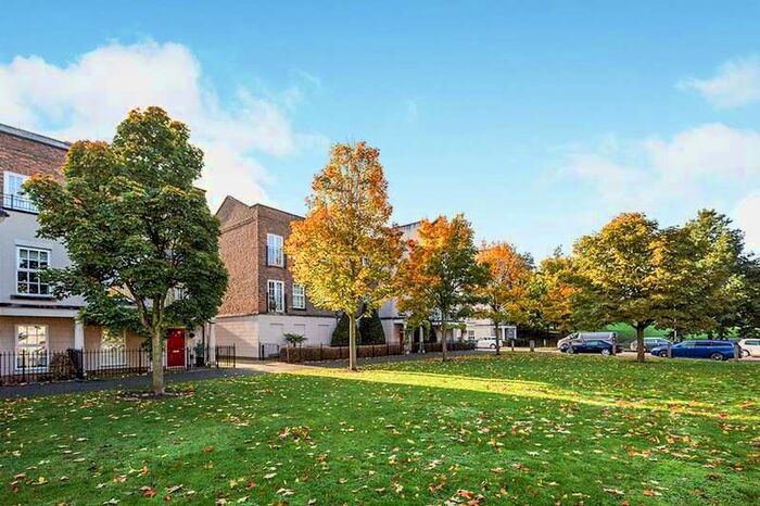 2 Bedroom Apartment To Rent In Liverymen Walk, Greenhithe, Kent, DA9