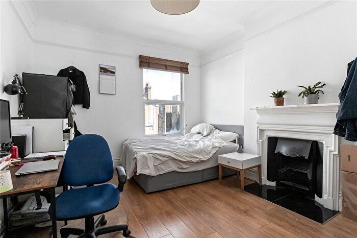 3 Bedroom Flat To Rent In Holmleigh Road, London, N16