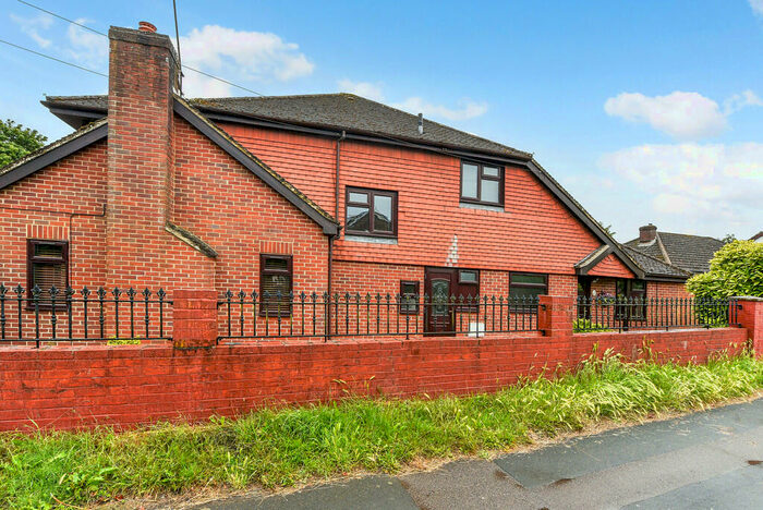 5 Bedroom Detached House To Rent In Greenfields Avenue, Alton, GU34