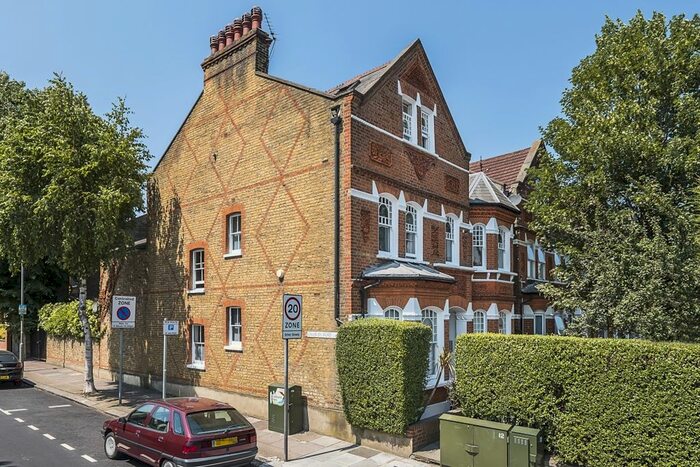 1 Bedroom Flat To Rent In Trinity Road, London, SW17