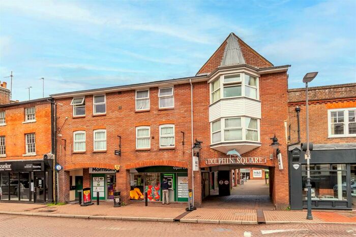 2 Bedroom Flat To Rent In High Street, Tring, HP23