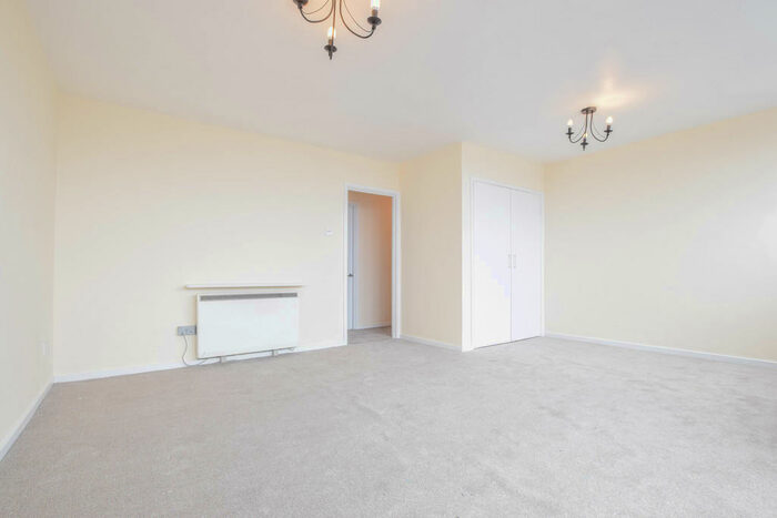 Apartment To Rent In Burford Street, Hoddesdon, EN11