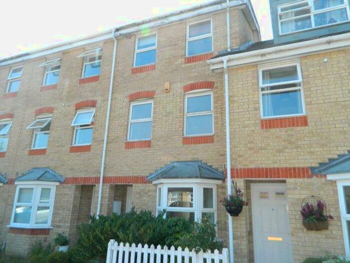 4 Bedroom House To Rent In Trinity Square, Horsham, RH13