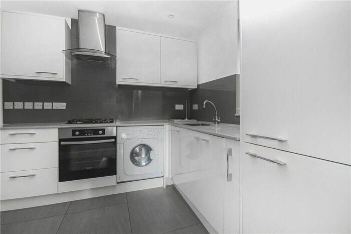 2 Bedroom Flat To Rent In Auckland Hill, London, SE27