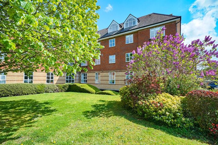 1 Bedroom Flat For Sale In Dexter Close, St. Albans, AL1