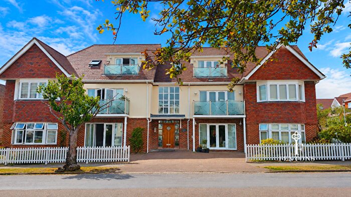 1 Bedroom Flat For Sale In Queens Road, Frinton-On-Sea, CO13