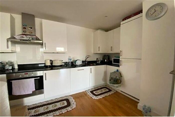 2 Bedroom Flat To Rent In Zenith Close, Barnet, Zenith Close, NW9