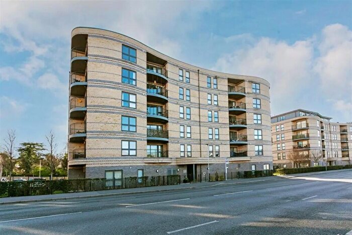 2 Bedroom Apartment For Sale In Windsor Road, Slough, SL1