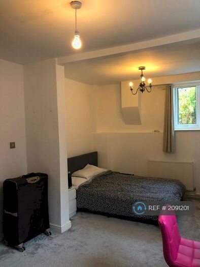 Studio To Rent In Park Road, Loughborough, LE11