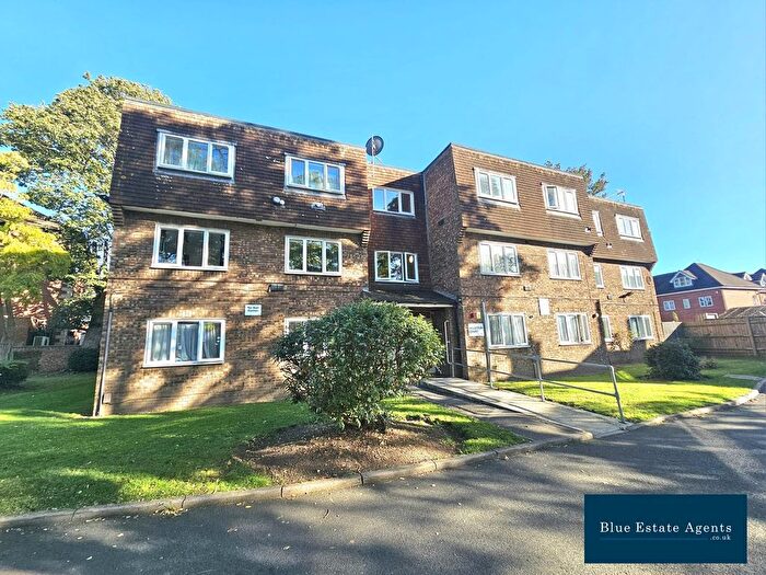 1 Bedroom Flat For Sale In Vicarage Farm Road, Hounslow, TW5