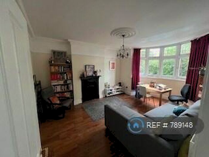 3 Bedroom Maisonette To Rent In Belmont Hill, London, SE13