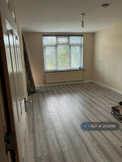 2 Bedroom Maisonette To Rent In Hope Close, London, SE12