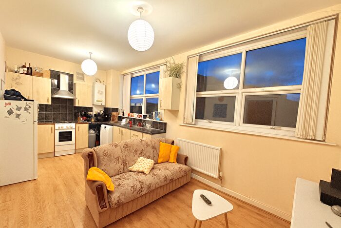 1 Bedroom Flat To Rent In Rounhay Road, Leeds, LS8