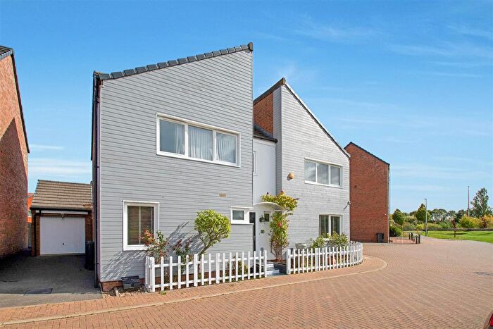 4 Bedroom Detached House For Sale In Southwold Crescent, Broughton, Milton Keynes, MK10