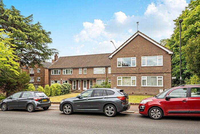 Maisonette For Sale In Culloden Road, Enfield, EN2